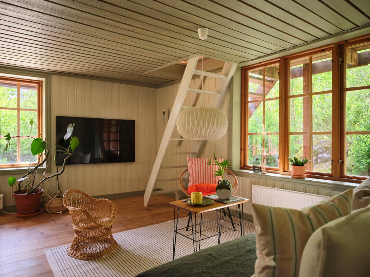 A Charming, Extended 19th-Century Log House in Sweden 19 sitting room