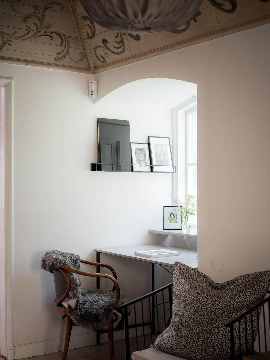 A Floral Painted Ceiling in a 1920s Family Home in Sweden 26 small niche home office