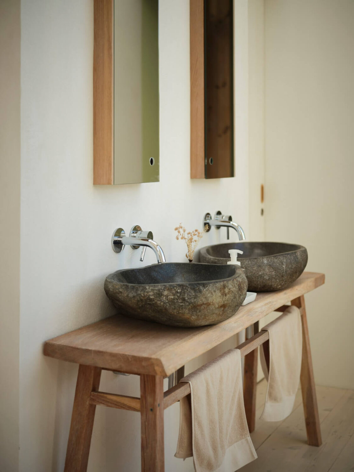 This Extended 19th Century Lakeside House is a Green Oasis in the City 21 stone sinks