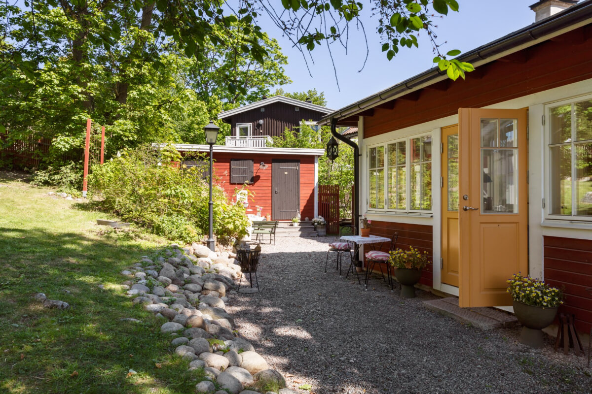 An Idyllic 18th Century Cottage with a Charming Garden 46 swedish home