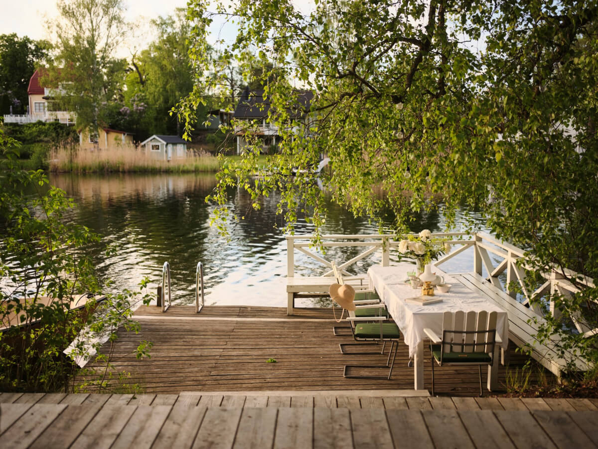 This Extended 19th Century Lakeside House is a Green Oasis in the City 42 terrace by the lake