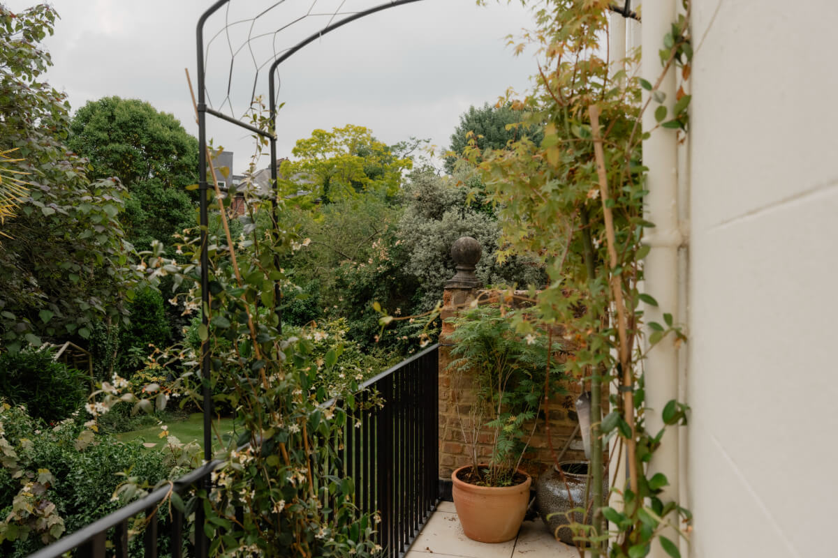 High Ceilings and Bespoke Design in a Stylish London Apartment 18 terrace green communal garden
