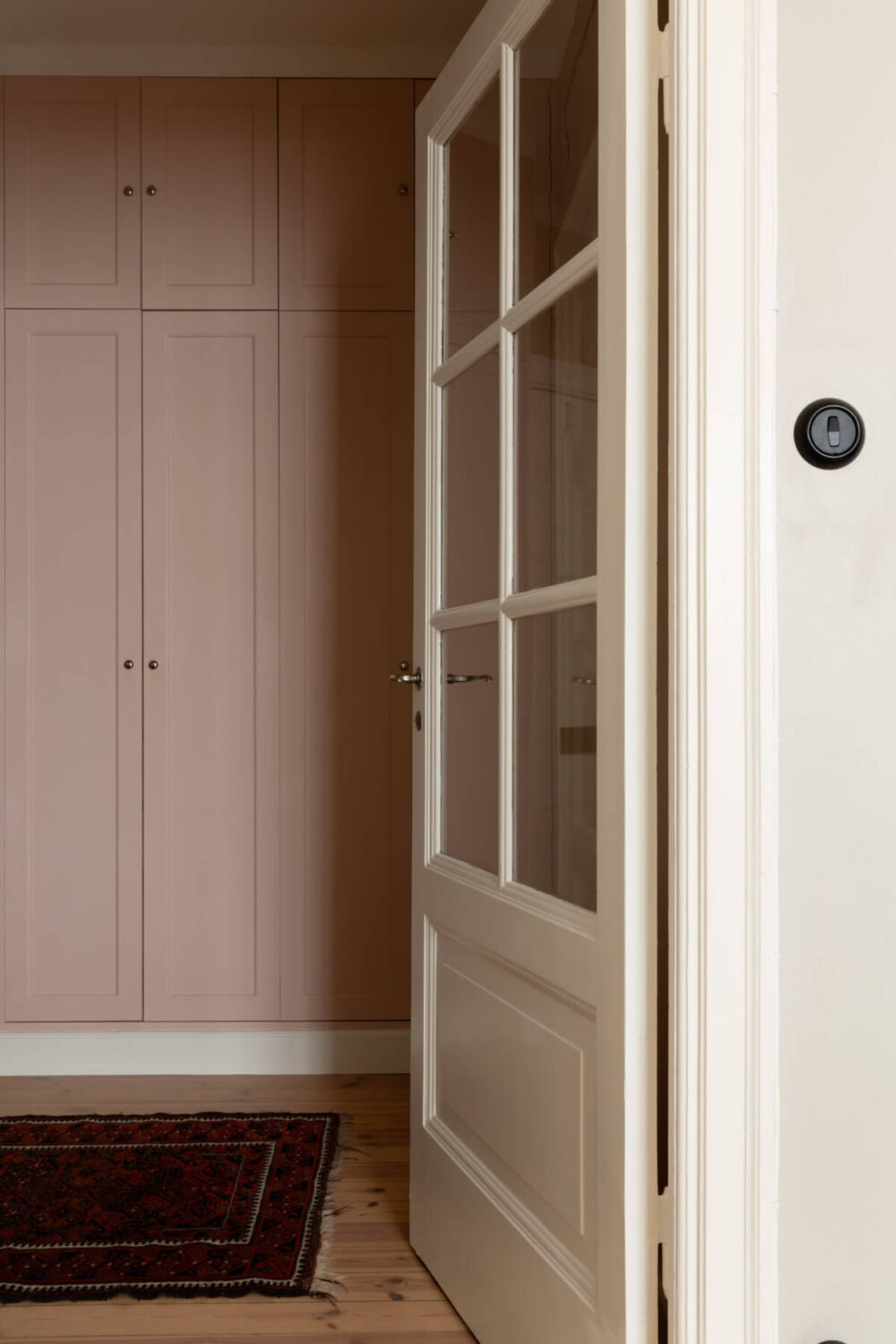 A Nice Color Palette and Original Elements in a Cozy 1930s Apartment 11 timber glass door to hall with pink wardrobes