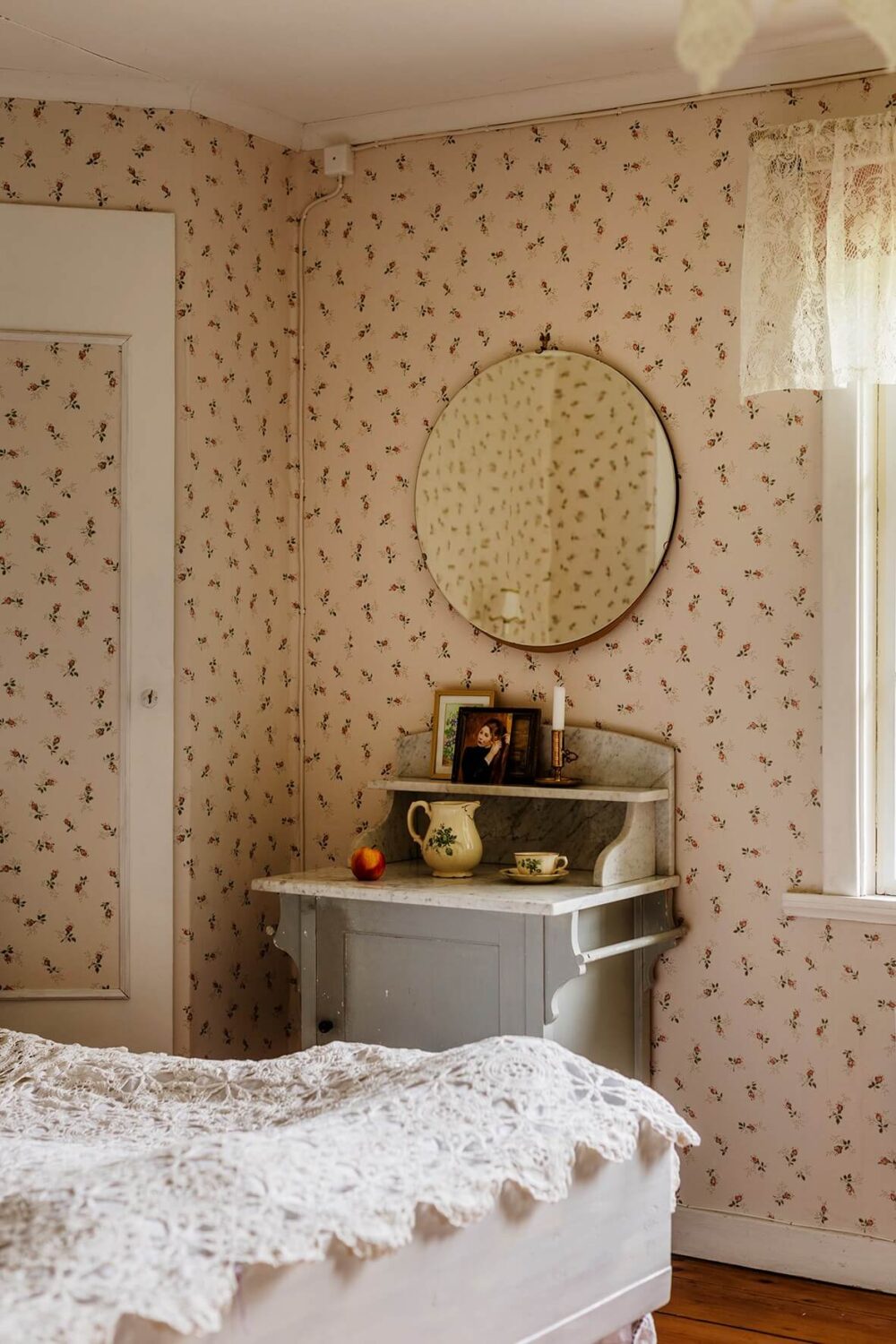 A Beautifully Preserved Historic Country House in Sweden 23 vanity table marble top