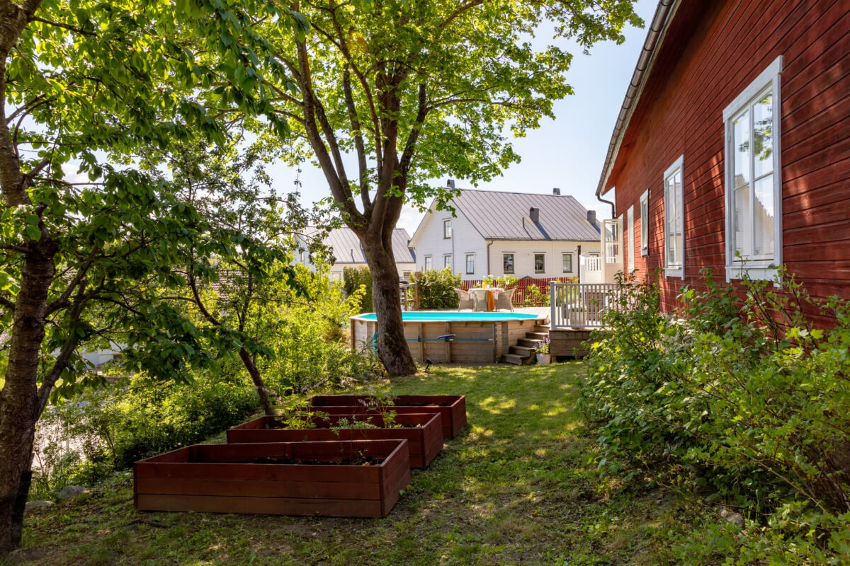 An Idyllic 18th Century Cottage with a Charming Garden 48 vegetable garden