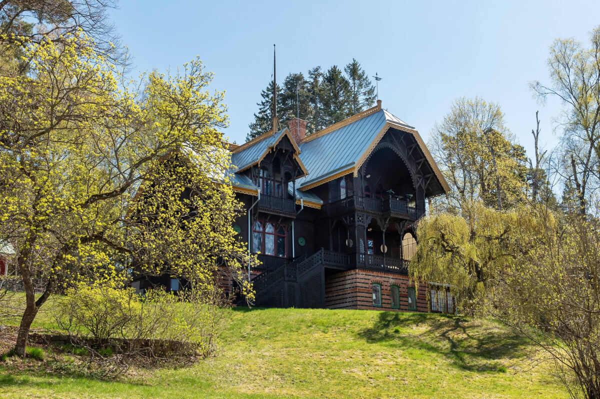 A Grand Historical Swedish Villa with Views of a Royal Castle 12 villa sweden