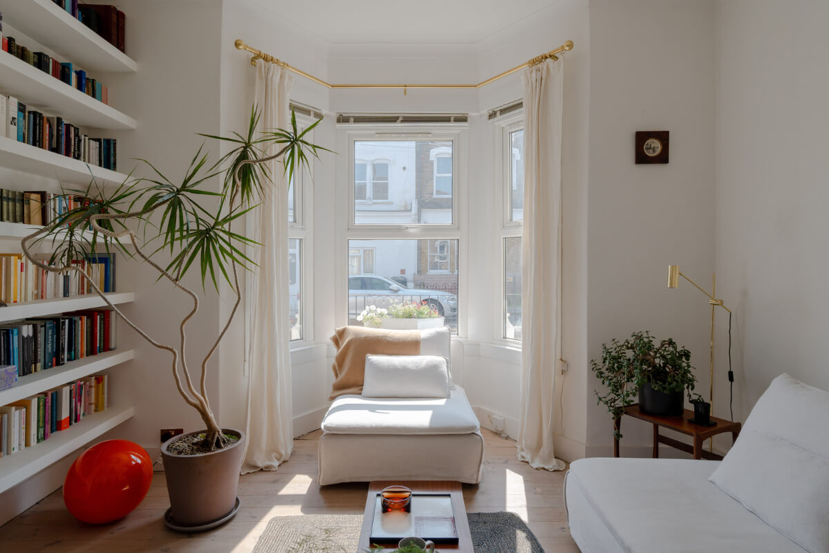 A Bright Ground Floor Apartment with a Beautiful Garden 4 white living room bay window bookshelves