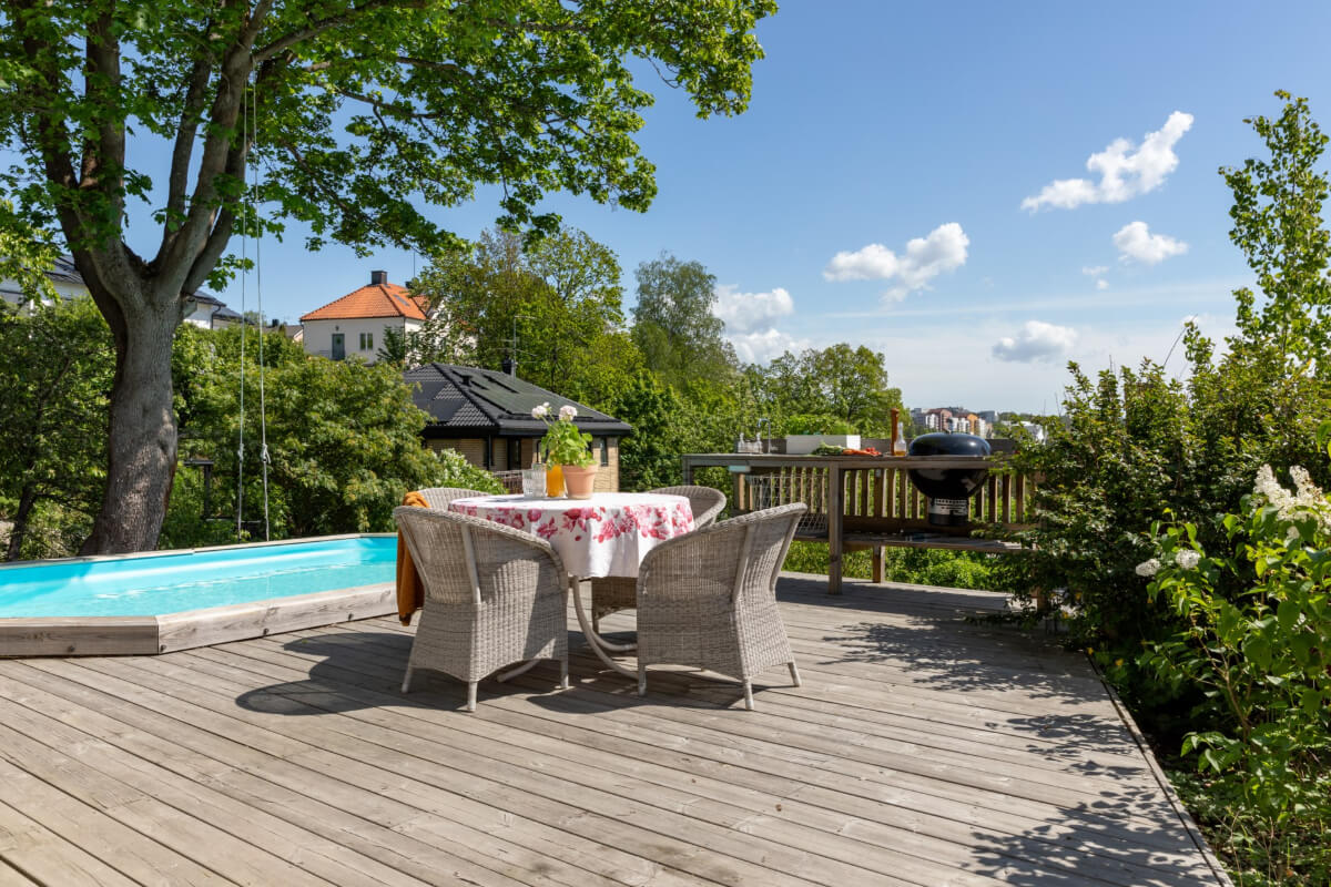 An Idyllic 18th Century Cottage with a Charming Garden 20 wooden terrac