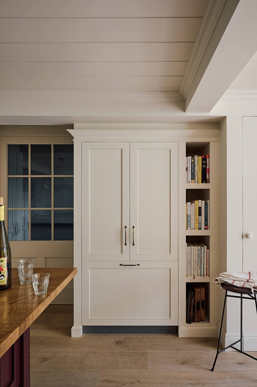 A Timeless Basement deVOL Kitchen in Butter-Yellow and Purple-Brown 11 13.TheClassicEnglishKitchen deVOL LOW RES A Timeless Basement deVOL Kitchen in Butter-Yellow and Purple-Brown