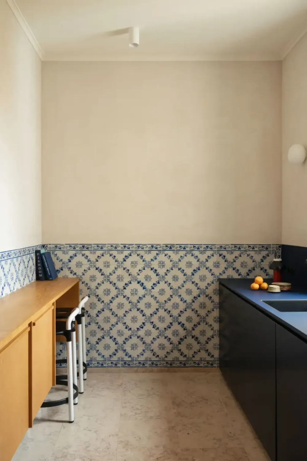 A Thoughtful Apartment Renovation in the Heart of São Bento 12 17 emvlqy A Thoughtful Apartment Renovation in the Heart of São Bento