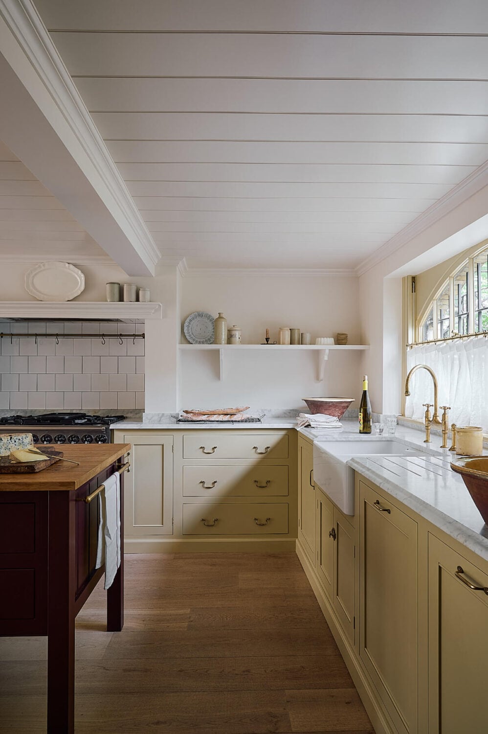 A Timeless Basement deVOL Kitchen in Butter-Yellow and Purple-Brown 3 5.TheClassicEnglishKitchen deVOL LOW RES A Timeless Basement deVOL Kitchen in Butter-Yellow and Purple-Brown
