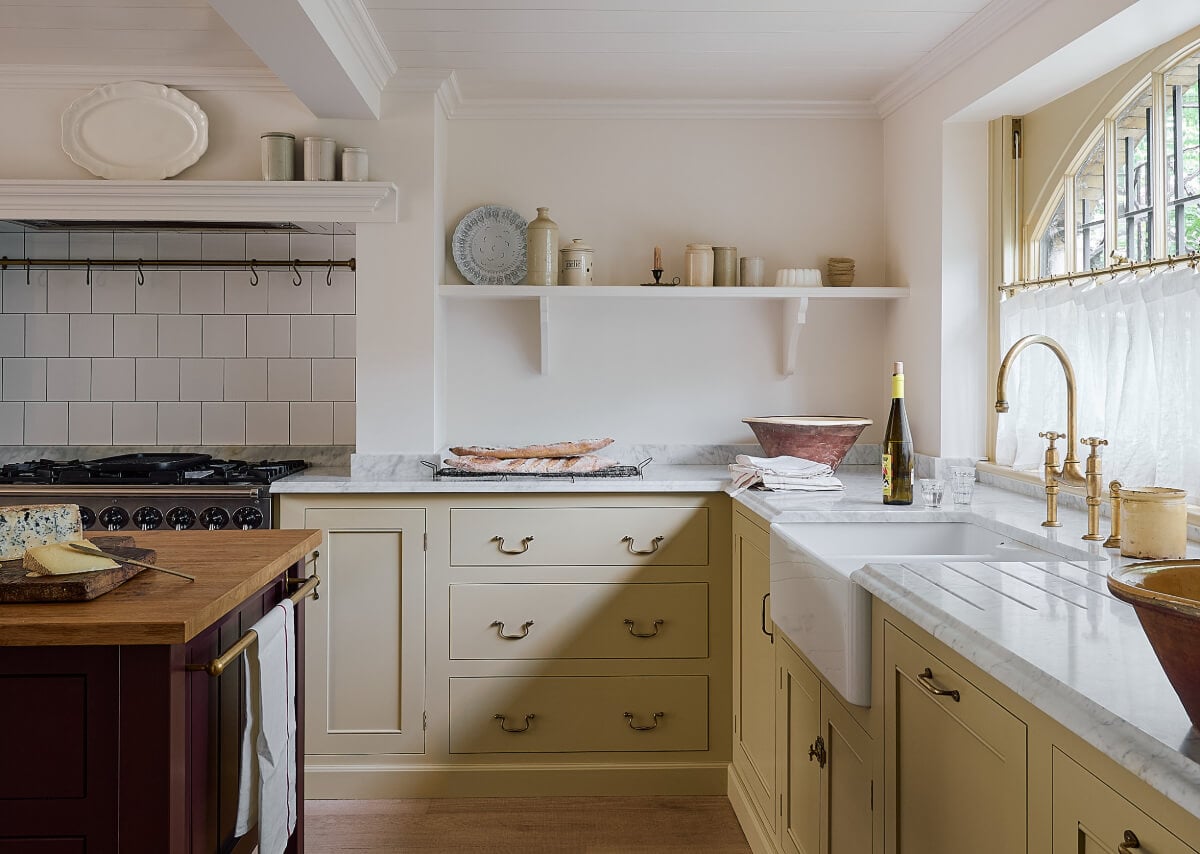 A Timeless Basement deVOL Kitchen in Butter-Yellow and Purple-Brown 5 6.TheClassicEnglishKitchen deVOL LOW RES A Timeless Basement deVOL Kitchen in Butter-Yellow and Purple-Brown