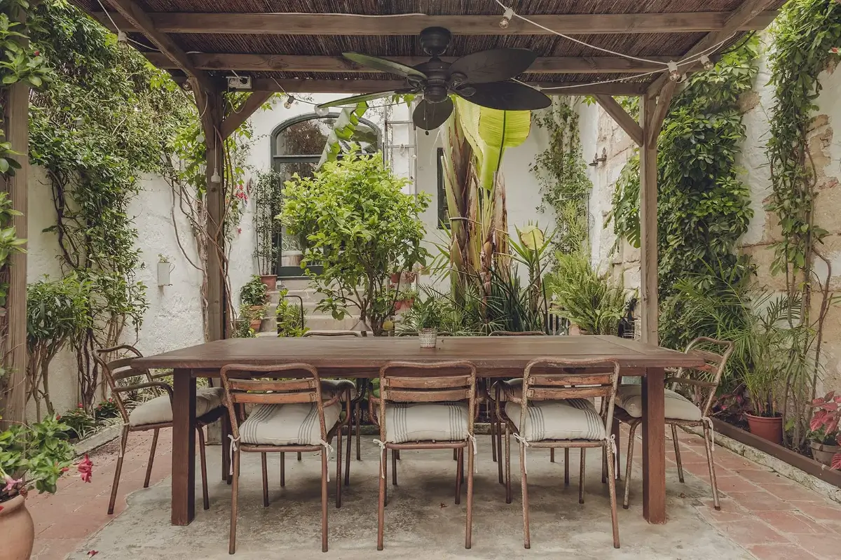 Authentic and Elegant Spaces in a Historic Menorca Townhouse 22 S7 13 bhbbbf Authentic and Elegant Spaces in a Historic Menorca Townhouse