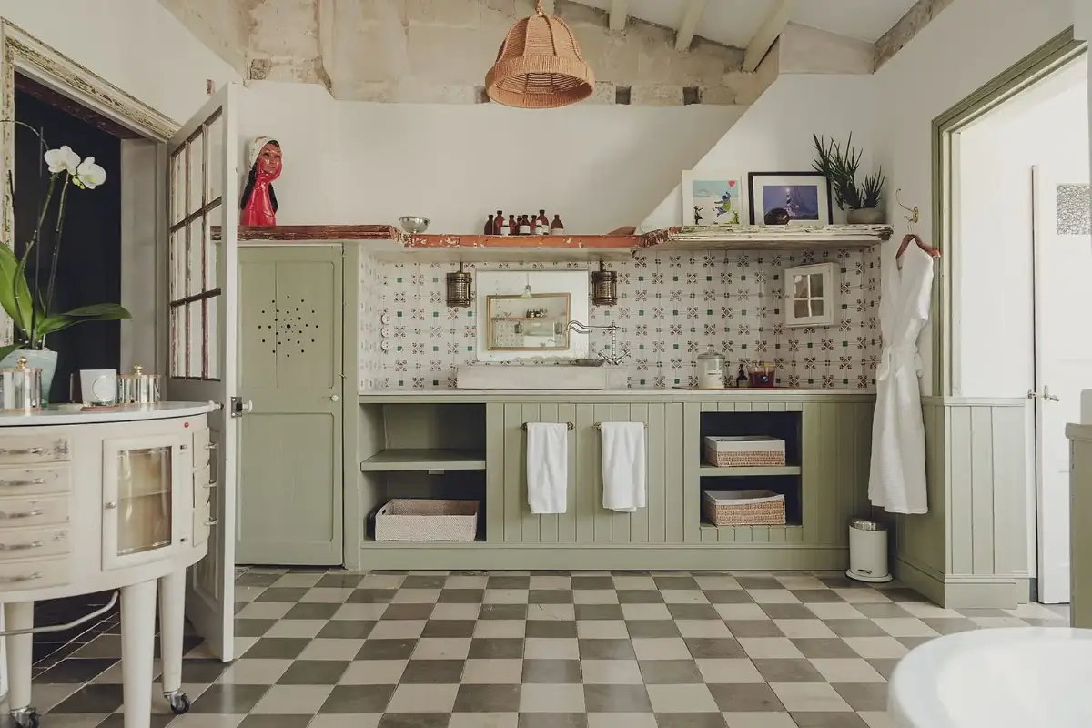 Authentic and Elegant Spaces in a Historic Menorca Townhouse 4 S7 64 suupbm Authentic and Elegant Spaces in a Historic Menorca Townhouse