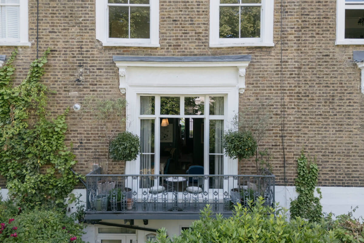 A Rich Color and Material Palette in a Small Victorian Apartment 21 balcony london apartment