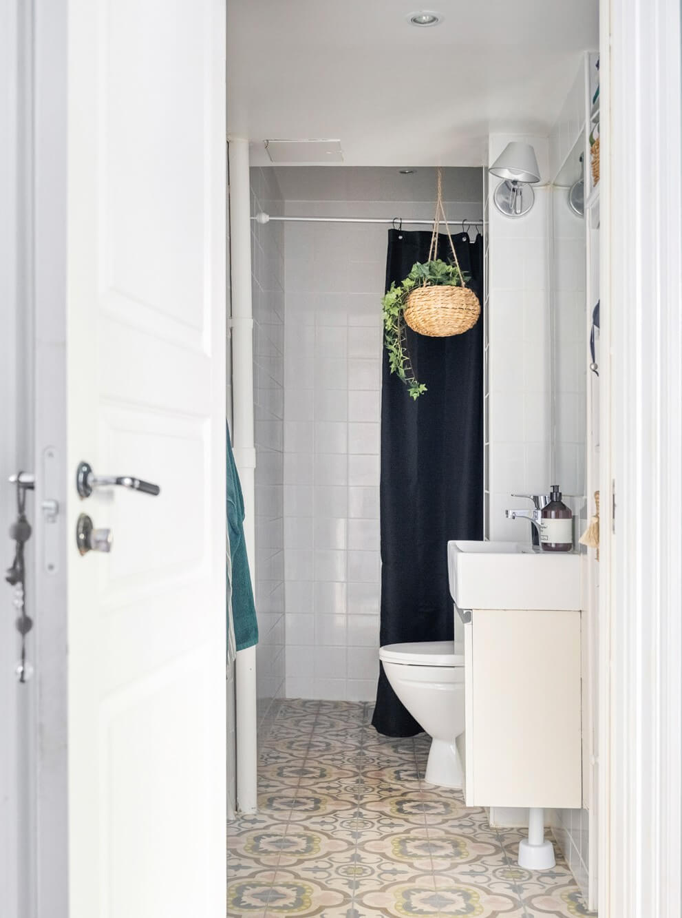 Classic Proportions and a Charming Kitchen in a Malmö Apartment 17 bathroom moroccan-style floor tiles