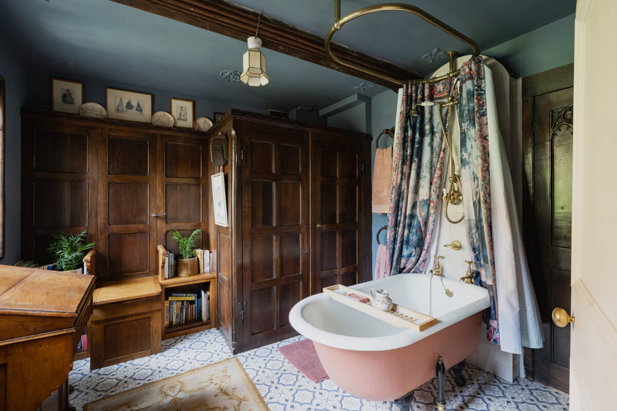 Medieval Craftsmanship & Georgian Elegance in an English Townhouse 23 bathroom wall paneling pink freestanding bath