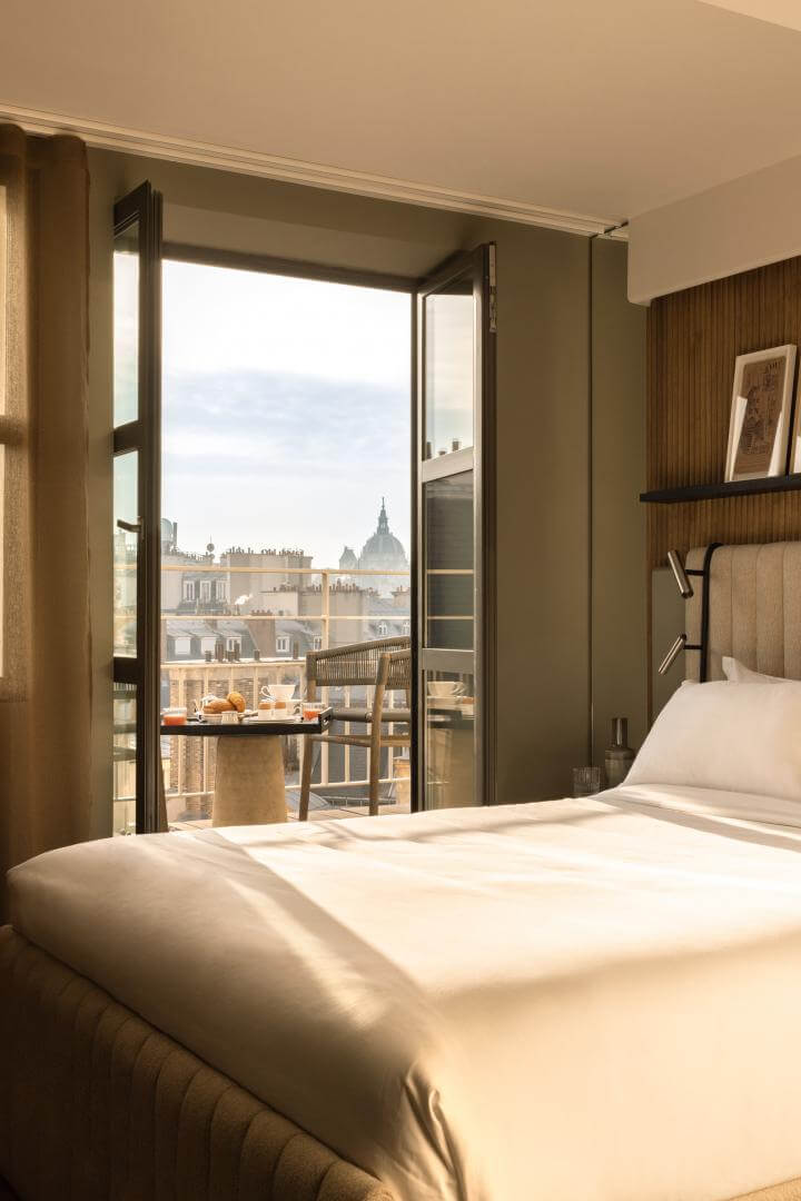 Where To Stay in the Latin Quarter of Paris 3 bedroom with balcony hotel dame des arts paris nordroom