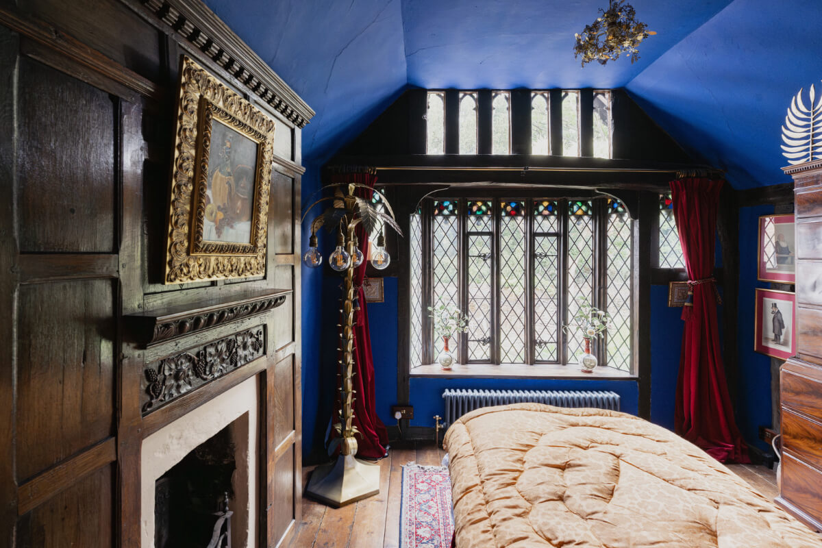 Medieval Craftsmanship & Georgian Elegance in an English Townhouse 21 blue bedroom medieval features