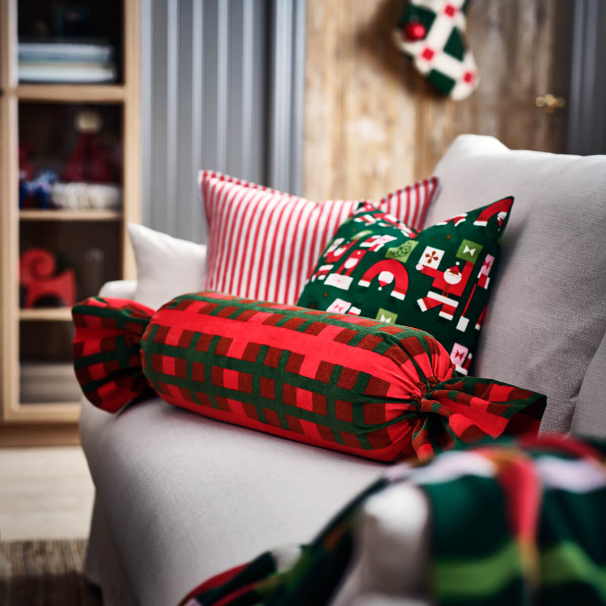 IKEA Christmas Collection 2025: Traditional Decor with a Modern Twist 17 candy-wrapper-pillow-ikea-christmas-collection-2025-nordroom