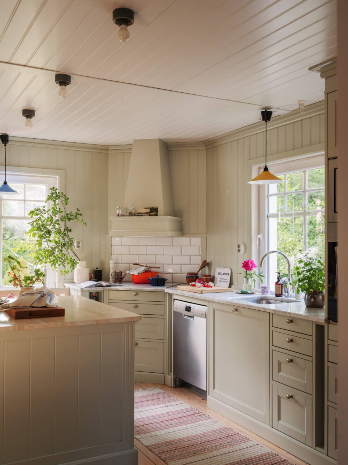 Best of 2025: Kitchens 112 country kitchen sweden