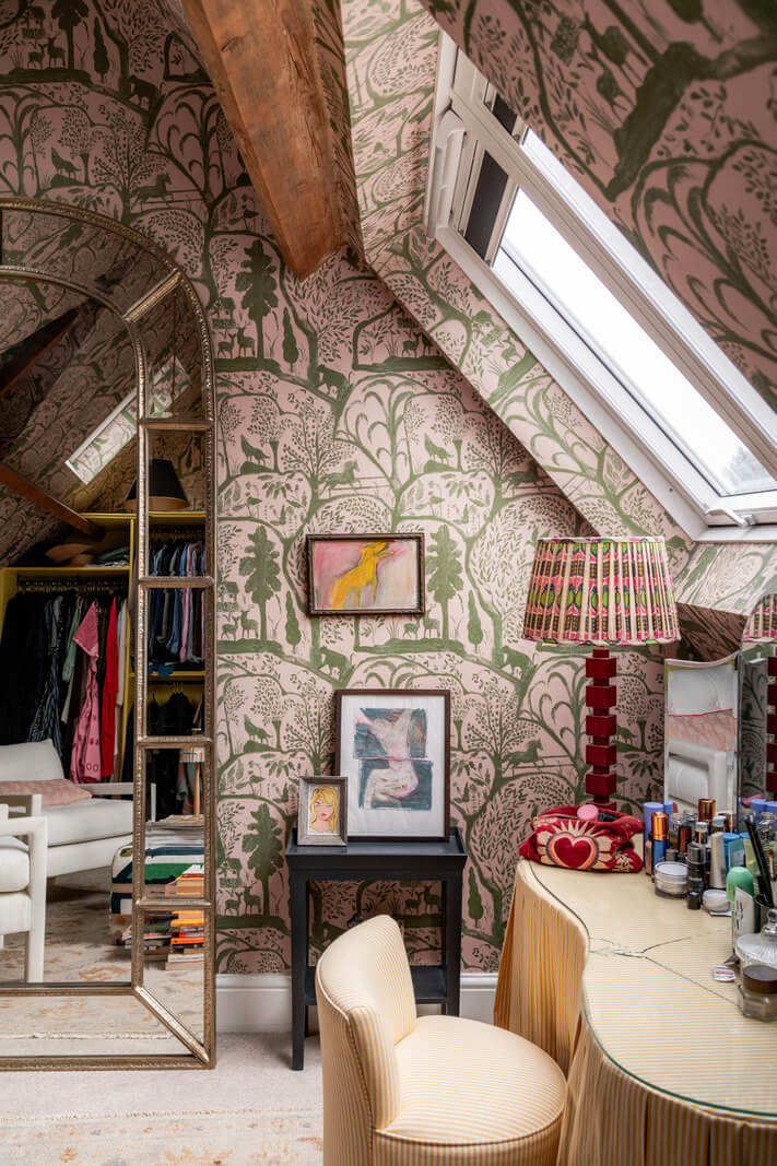 27 Statement Ceiling Ideas That Will Spruce Up Any Room 28 dressing room wallpaper