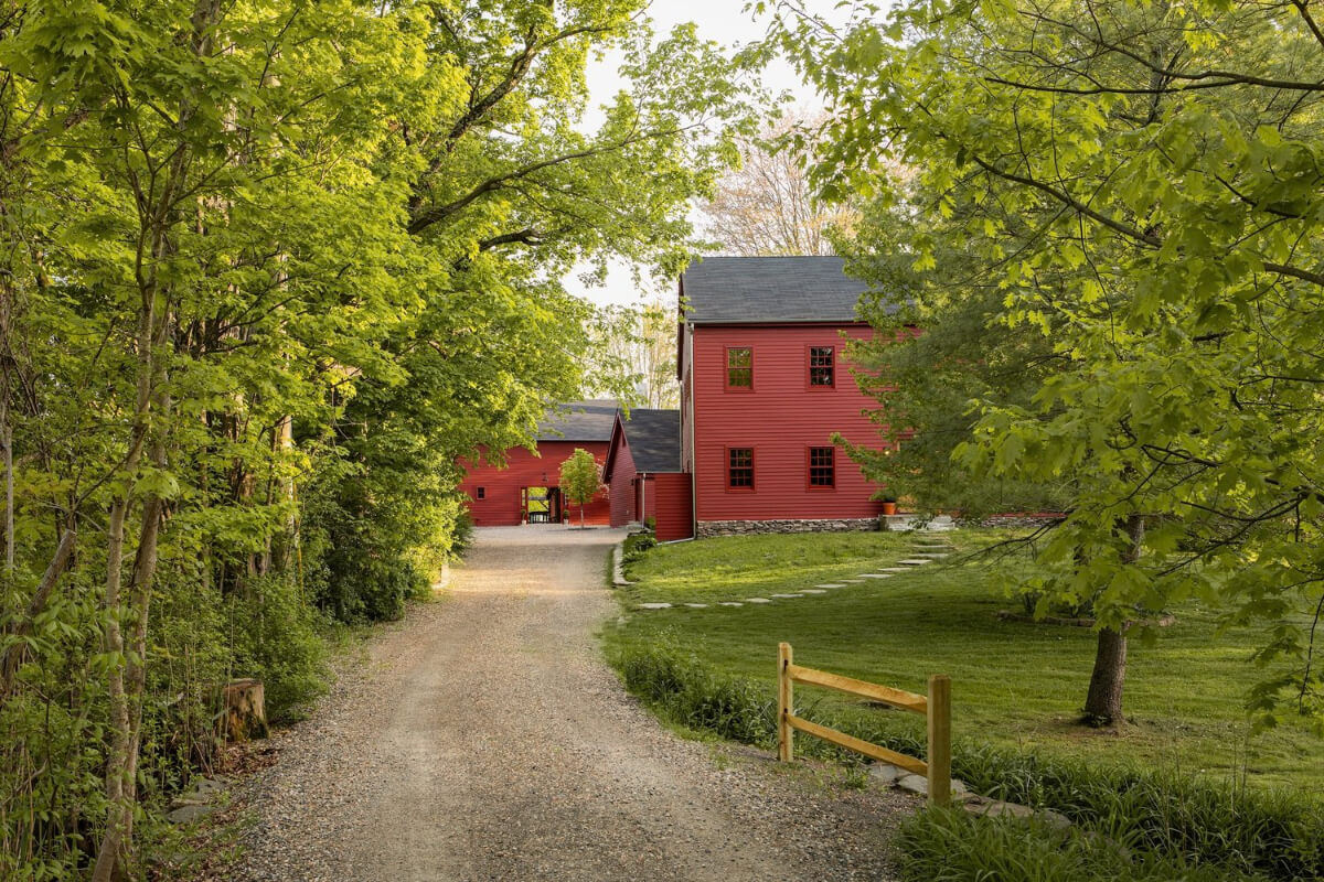driveway hudson valley home