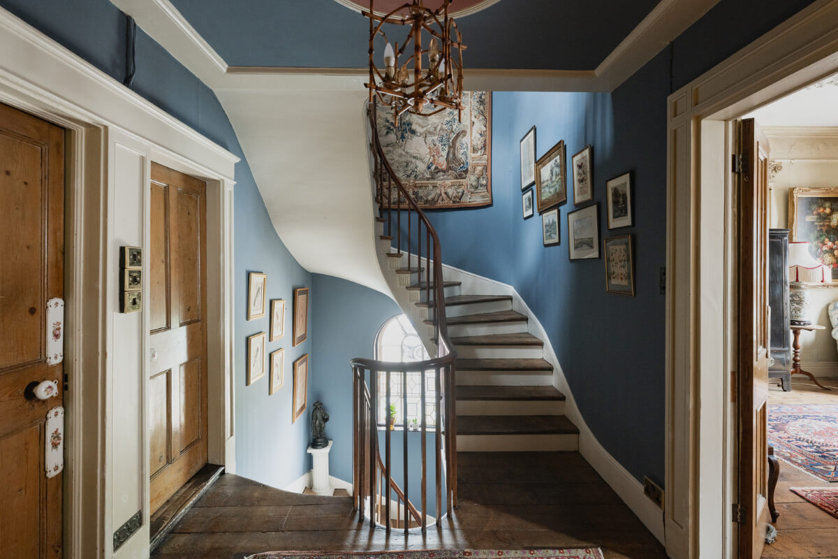 Medieval Craftsmanship & Georgian Elegance in an English Townhouse 26 first floor landing staircase