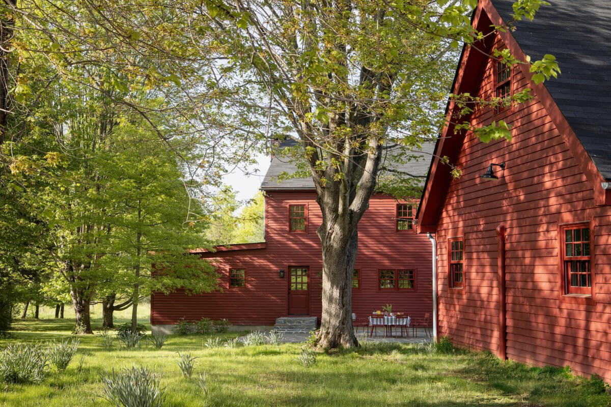 A Reimagined Farmhouse by Corbin Bernsen and Amanda Pays Lists for $4.6 Million 31 garden red timber house