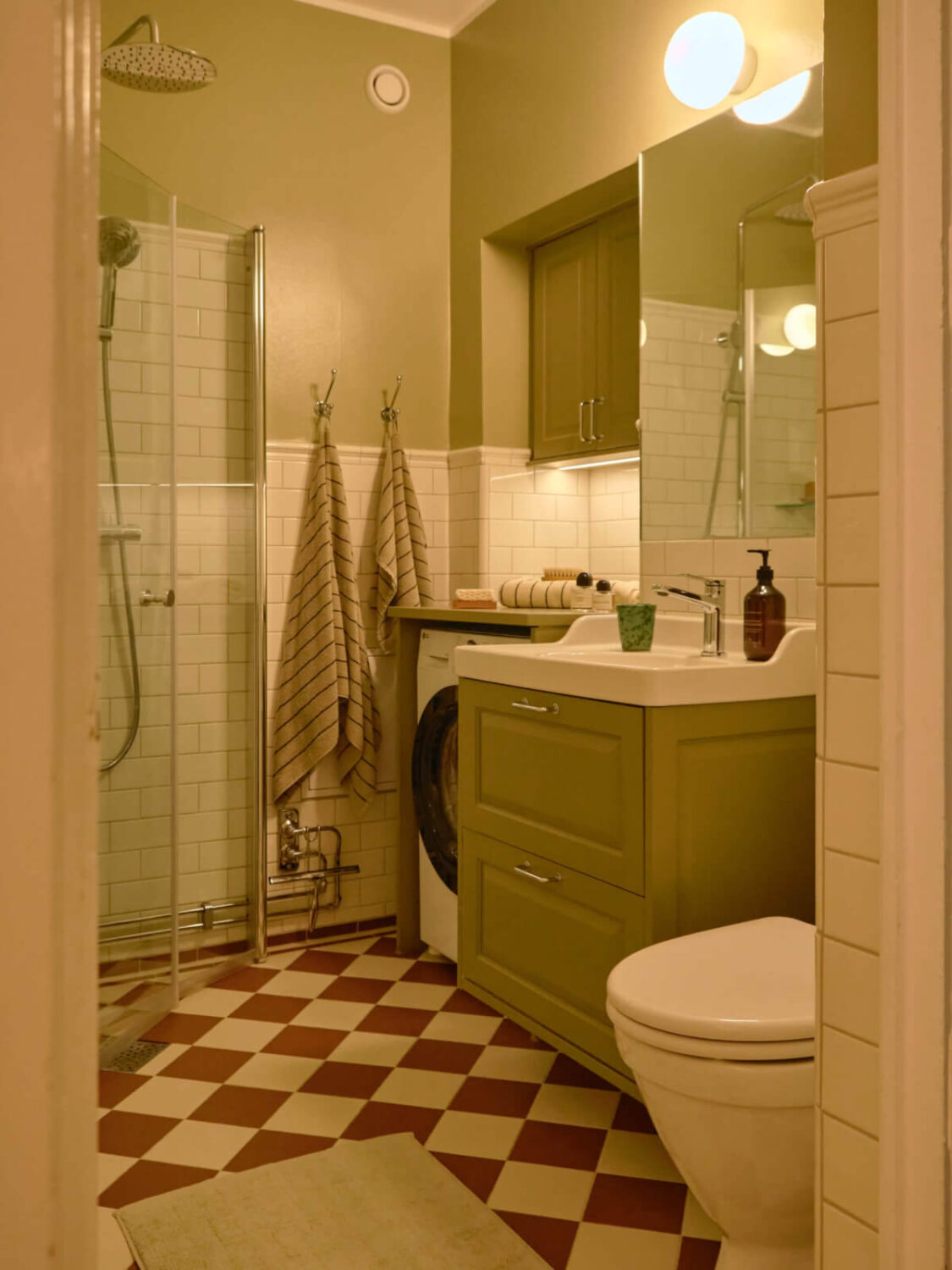 Best of 2025: Bathrooms 39 green classic bathroom with red and white checkerboard floor