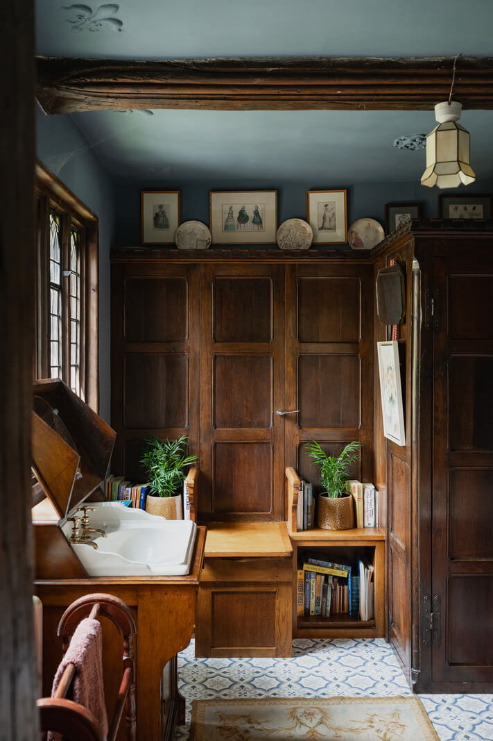 Medieval Craftsmanship & Georgian Elegance in an English Townhouse 24 historic bathroom sink