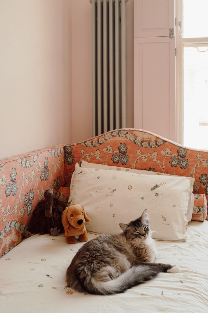 Pastel Tones and Deep Yellow in an Early 20th-Century London Apartment 23 kids bedroom detail
