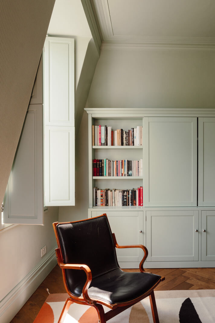Pastel Tones and Deep Yellow in an Early 20th-Century London Apartment 5 living room bookshelves shutters