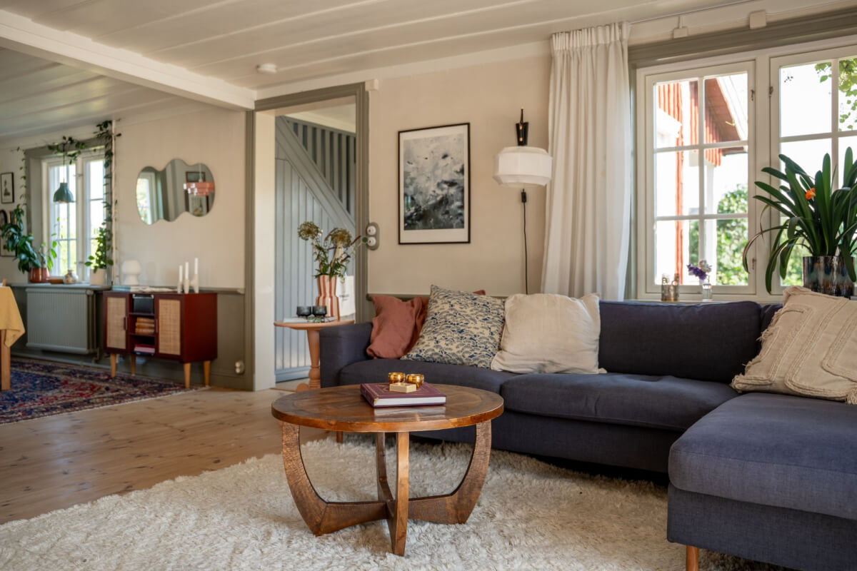 A Charming Historic Country House North of Stockholm 9 living room detail