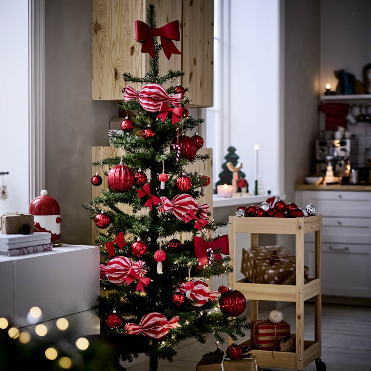 IKEA Christmas Collection 2025: Traditional Decor with a Modern Twist 47 living-room-kitchen-christmas-tree-ikea-christmas-collection-2025-nordroom
