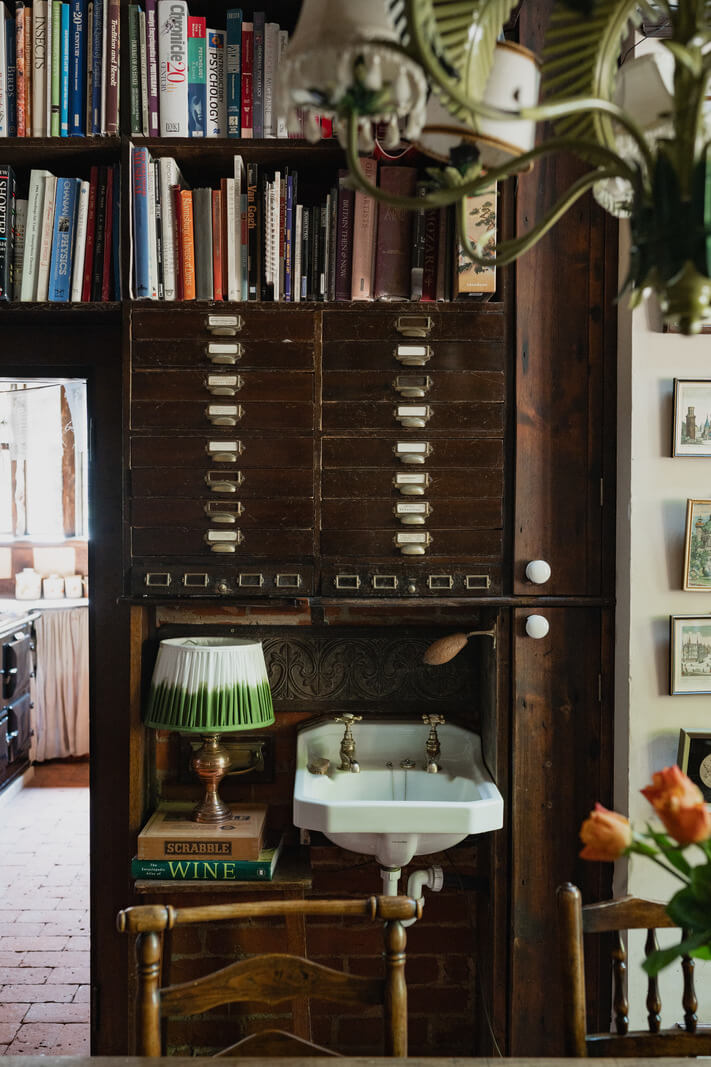 Medieval Craftsmanship & Georgian Elegance in an English Townhouse 6 small sink in bookshelves