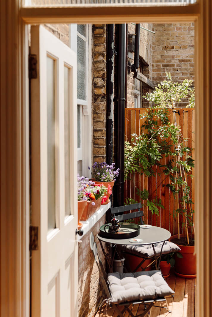 Pastel Tones and Deep Yellow in an Early 20th-Century London Apartment 16 small sunny balcony