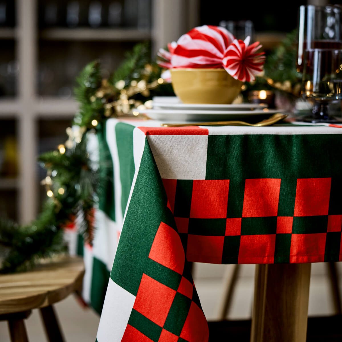 IKEA Christmas Collection 2025: Traditional Decor with a Modern Twist 19 table-cloth-ikea-christmas-collection-2025-nordroom
