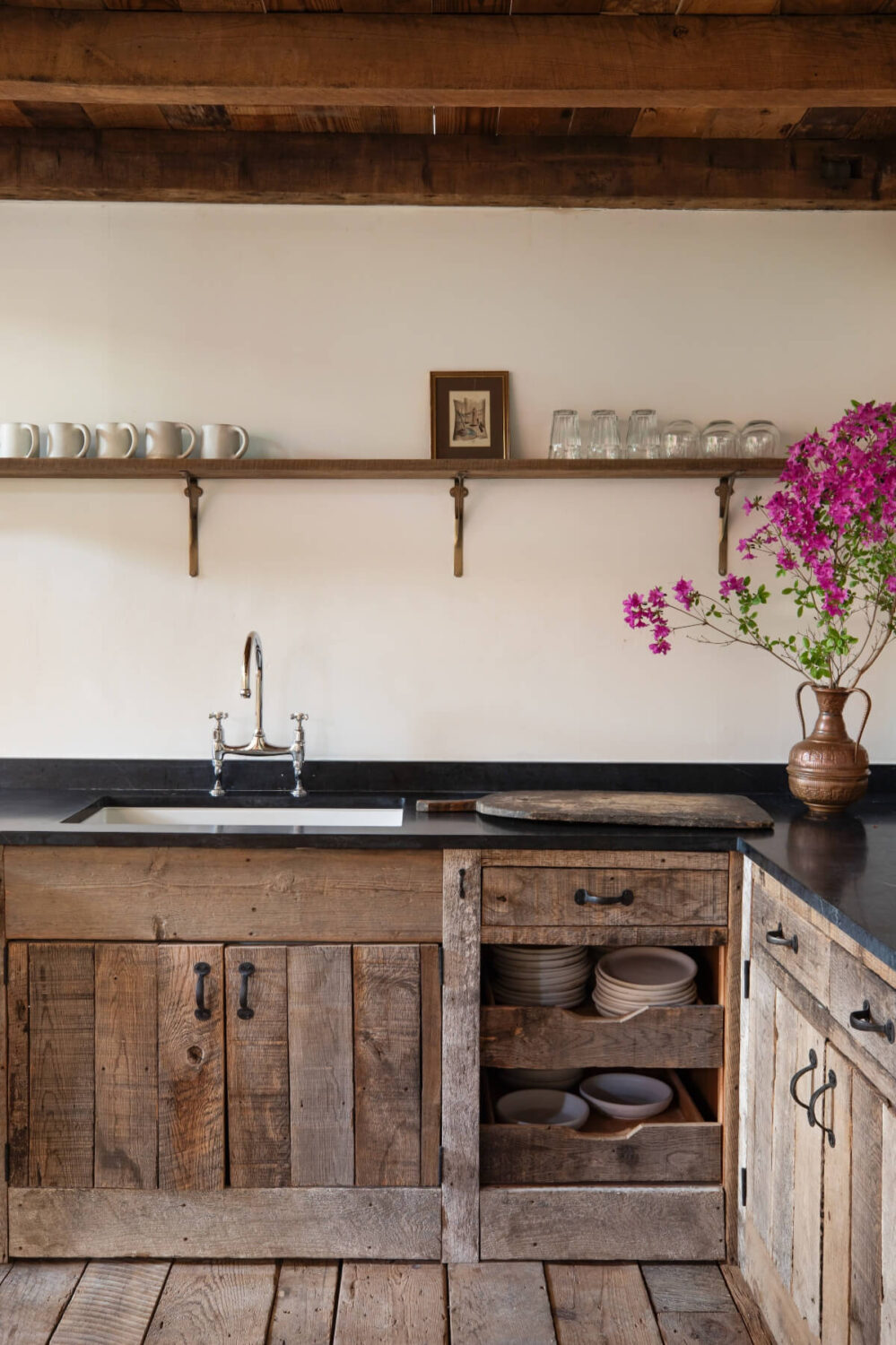 A Reimagined Farmhouse by Corbin Bernsen and Amanda Pays Lists for $4.6 Million 36 timber kitchen