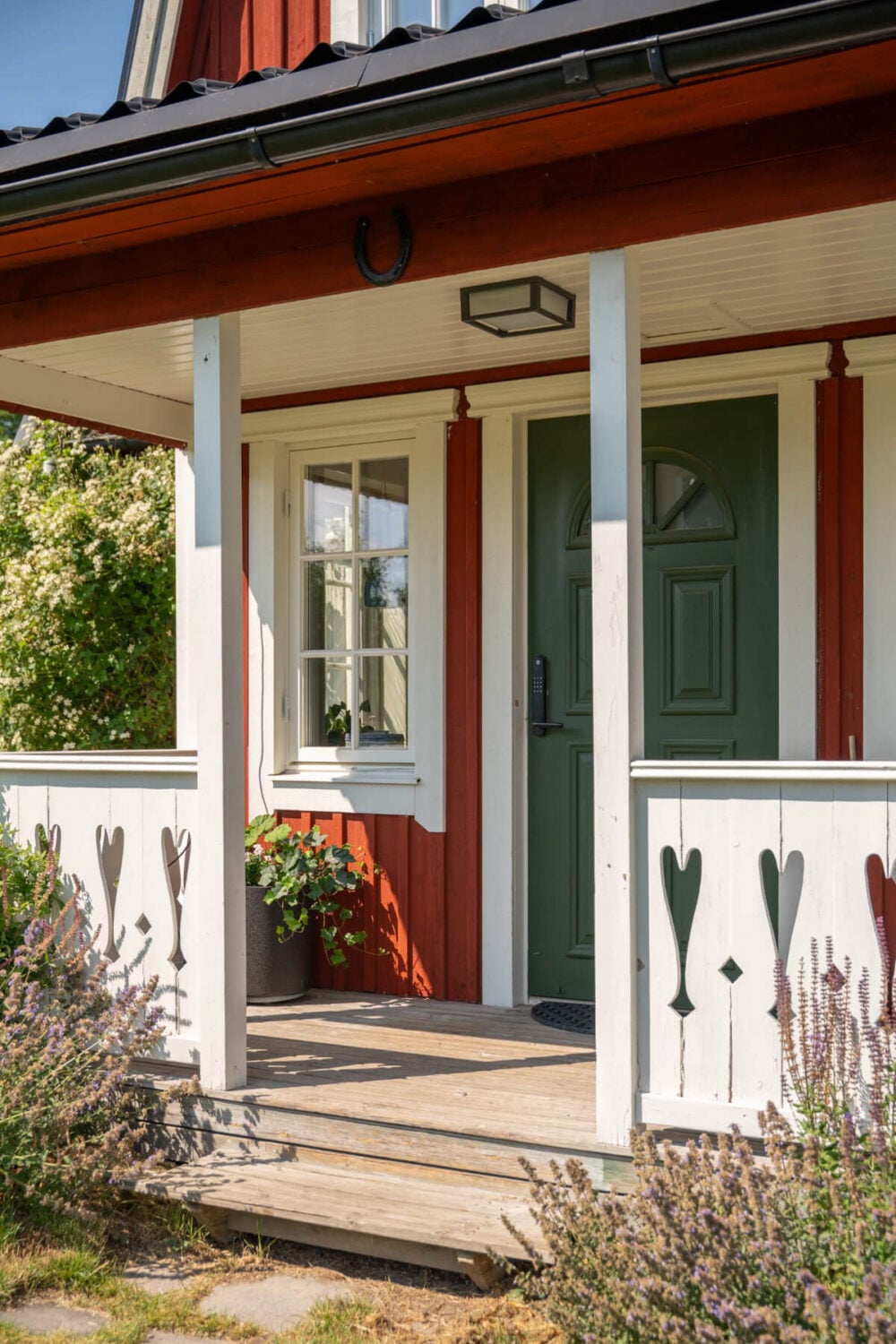 A Charming Historic Country House North of Stockholm 2 veranda