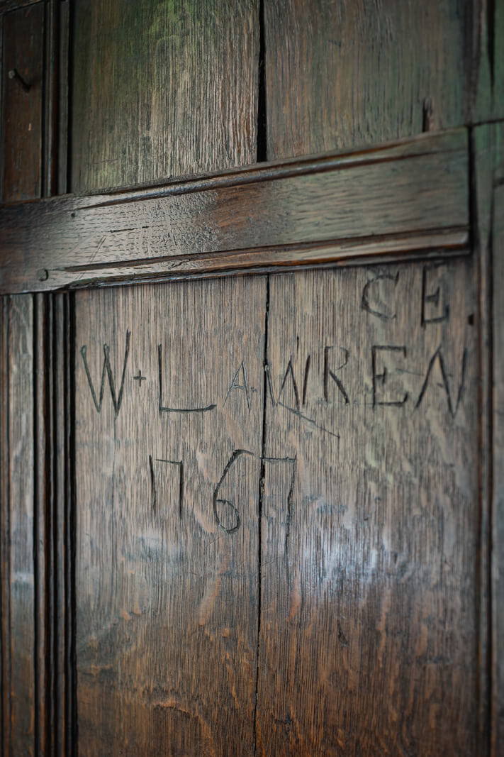 Medieval Craftsmanship & Georgian Elegance in an English Townhouse 25 wall paneling detail