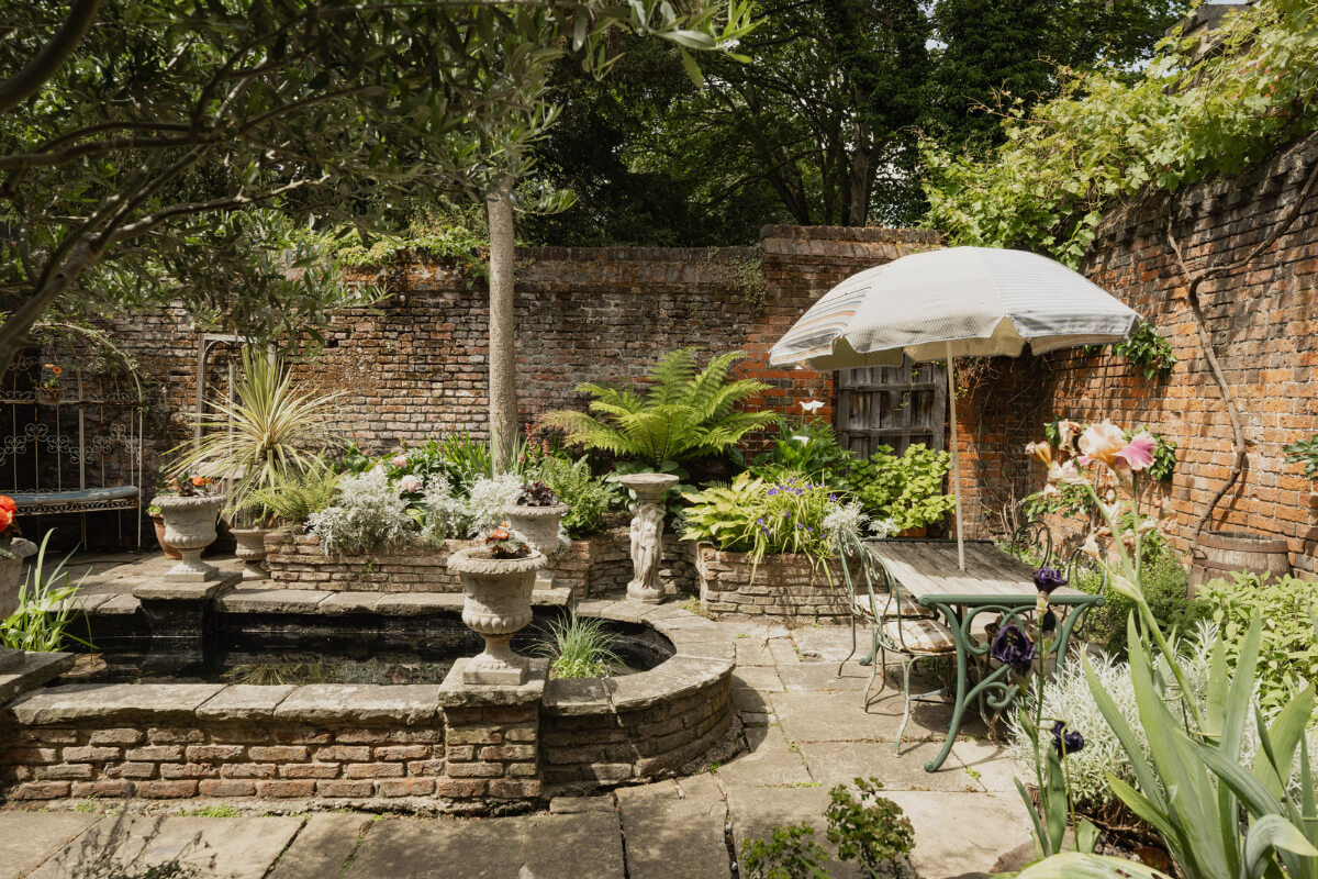 Medieval Craftsmanship & Georgian Elegance in an English Townhouse 33 walled garden