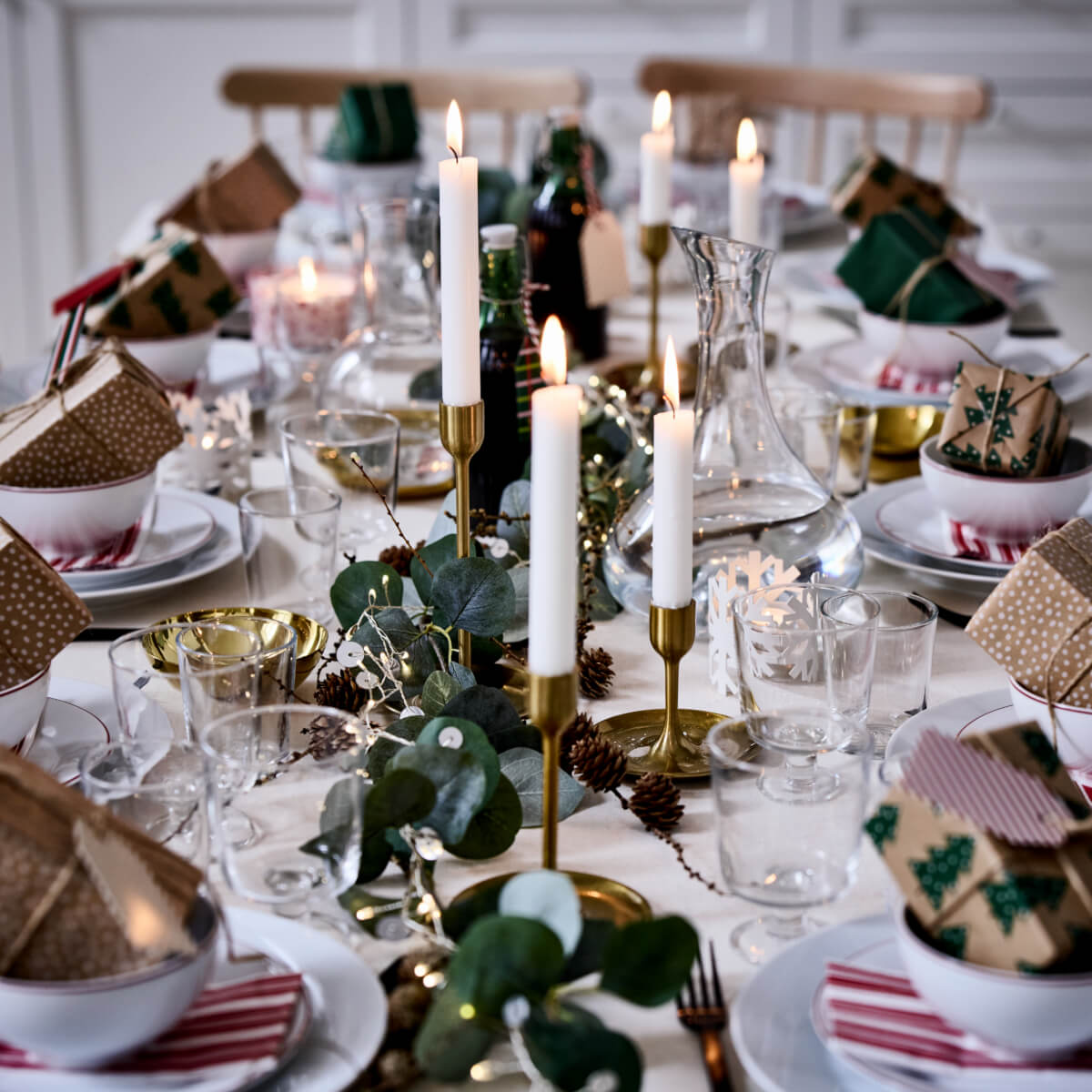 IKEA Christmas Collection 2025: Traditional Decor with a Modern Twist 8 white-christmas-table-setting-ikea-christmas-collection-2025-nordroom