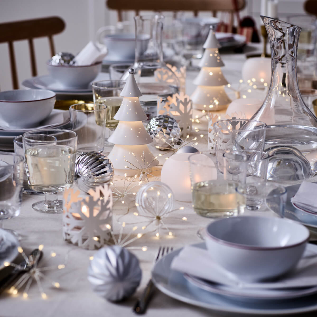 IKEA Christmas Collection 2025: Traditional Decor with a Modern Twist 9 white-silver-table-setting-ikea-christmas-collection-2025-nordroom