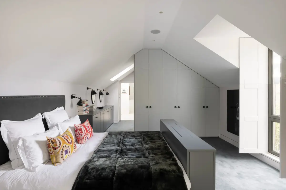 Contemporary Interiors and Bold Colors in a London Villa 17 12 Contemporary Interiors and Bold Colors in a London Villa