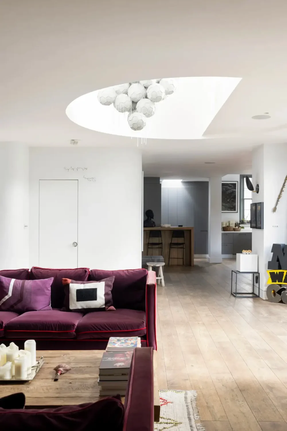 Contemporary Interiors and Bold Colors in a London Villa 5 4 Contemporary Interiors and Bold Colors in a London Villa