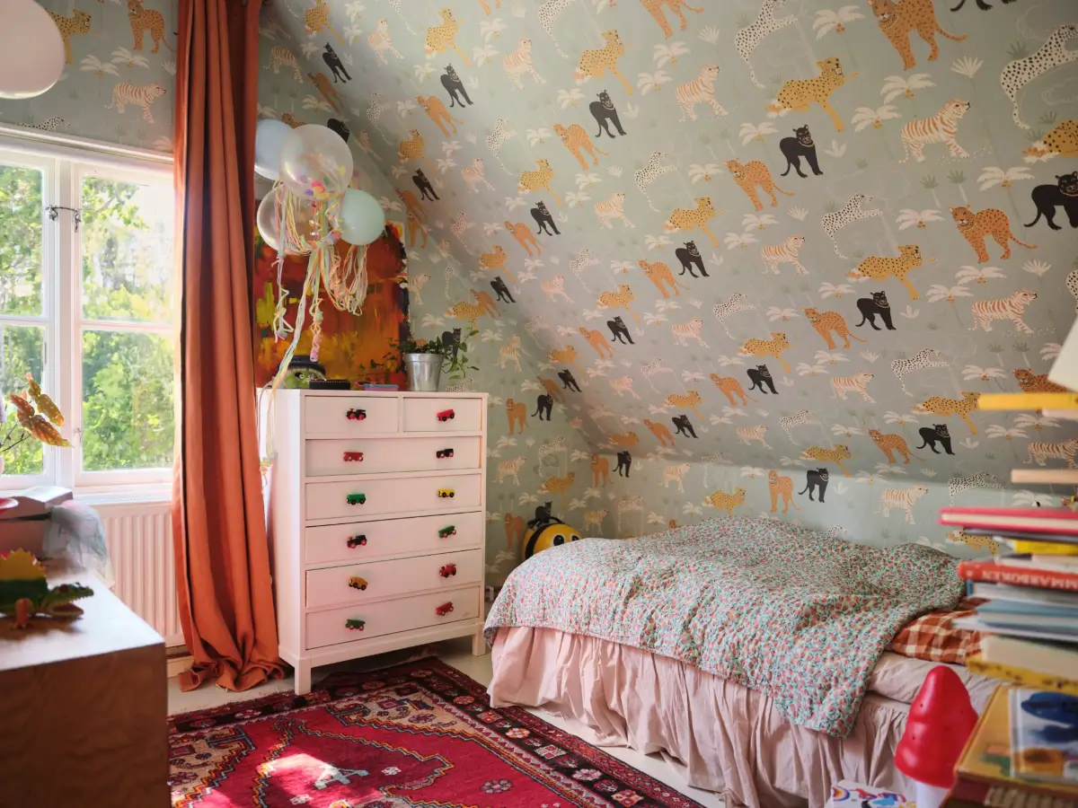 26 Children's Bedrooms Decorated with Animal Wallpaper 5 animal wallpaper childrens room
