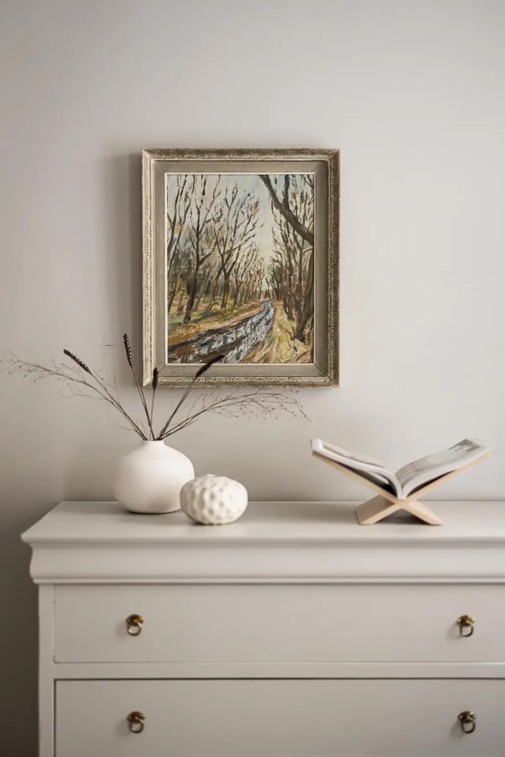 Classic Period Elements in a Comfortable Two-Bedroom Apartment 23 art detail