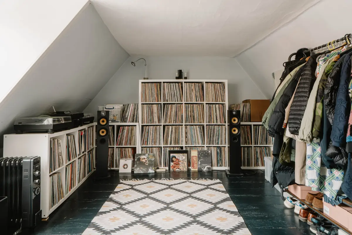 A 17th-Century Home with Original Elements in an English Seaside Town 17 attic music room