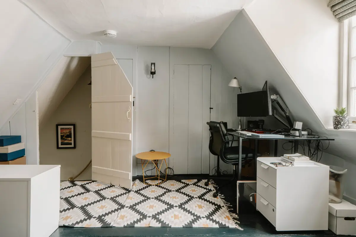 A 17th-Century Home with Original Elements in an English Seaside Town 18 attic room home office